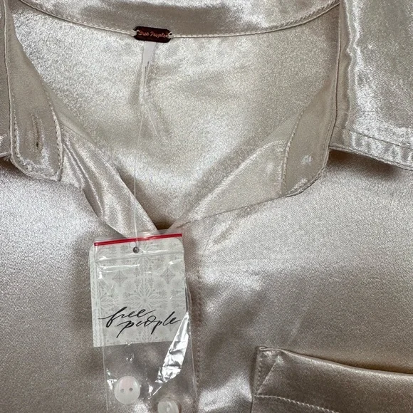 FREE PEOPLE
Shooting For The Moon Buttondown Shirt in Tea - Picture 8 of 11